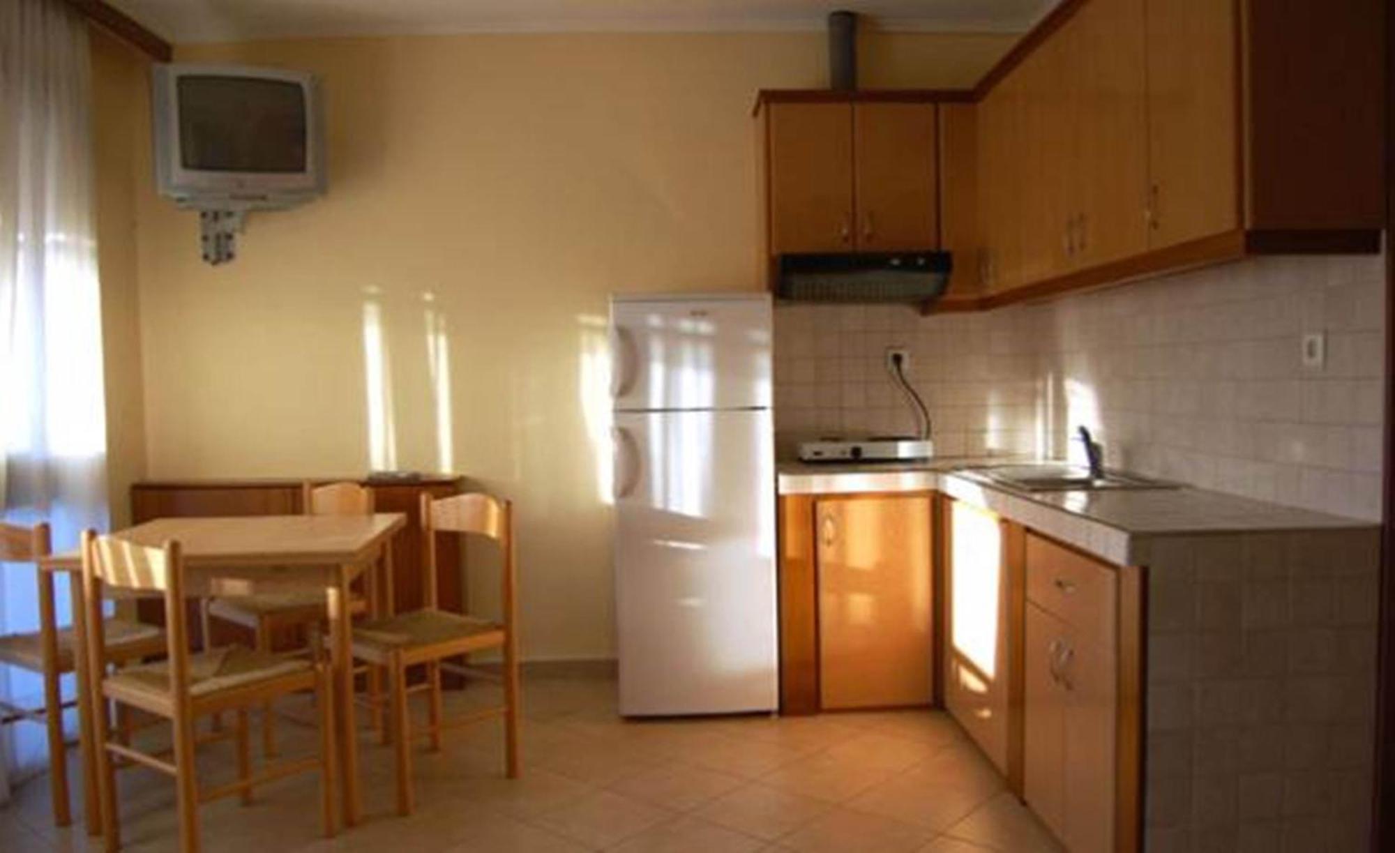 Melachrini Apartments Vrasná الغرفة الصورة